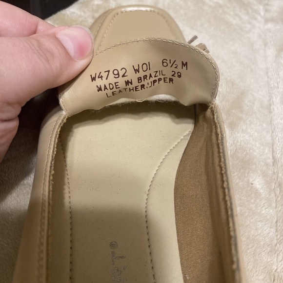 Rockport Size 6.5M Solid Beige Leather Tasseled Loafers - EUC - Picture 5 of 6